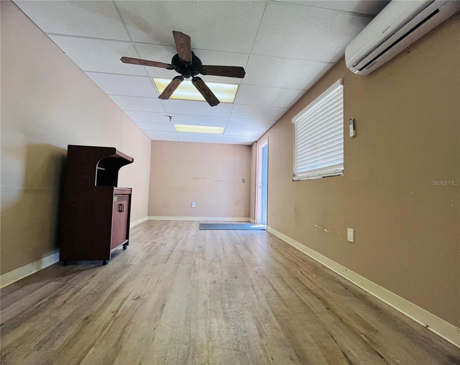 6935 Ridge Rd Property Photo 6