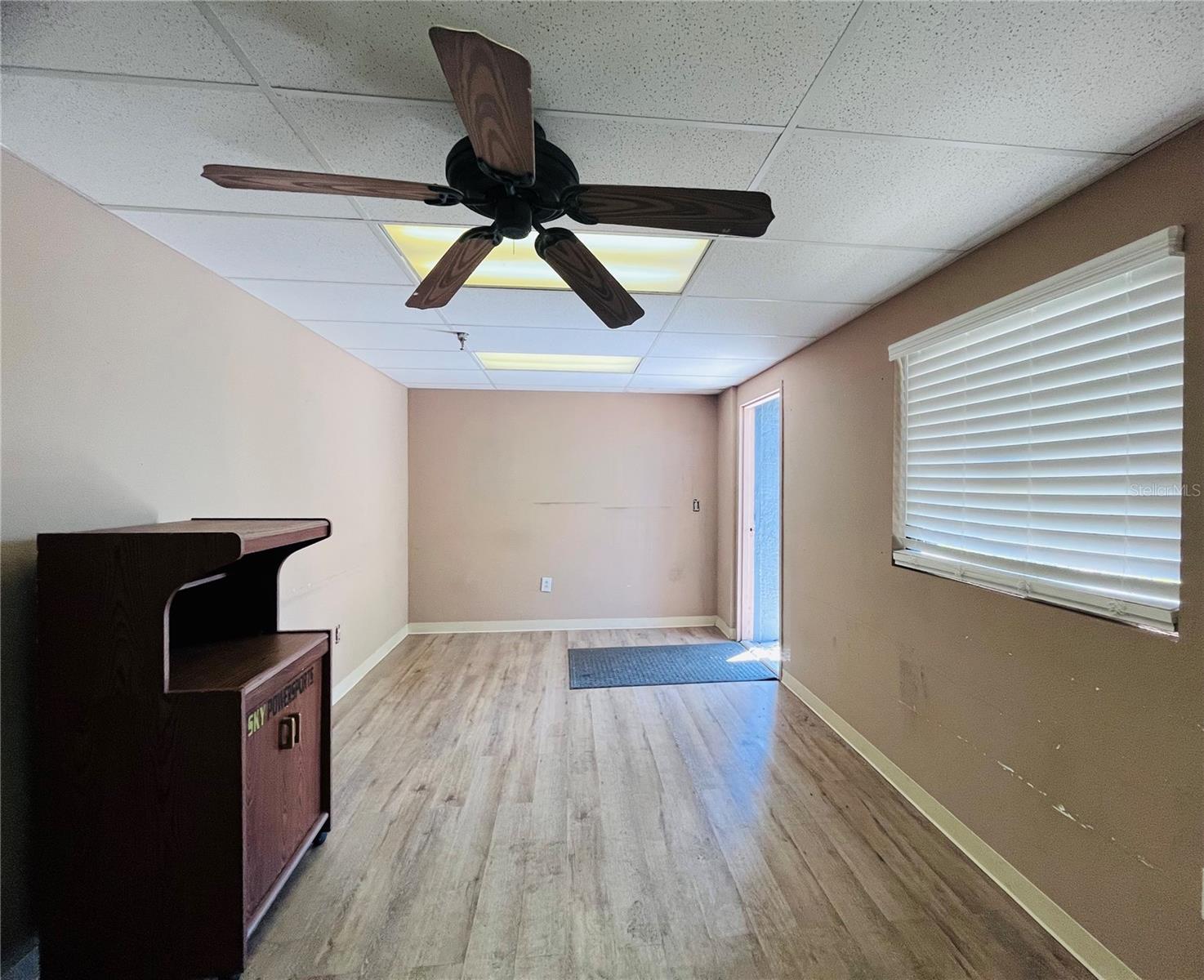 6935 Ridge Rd Property Photo 8