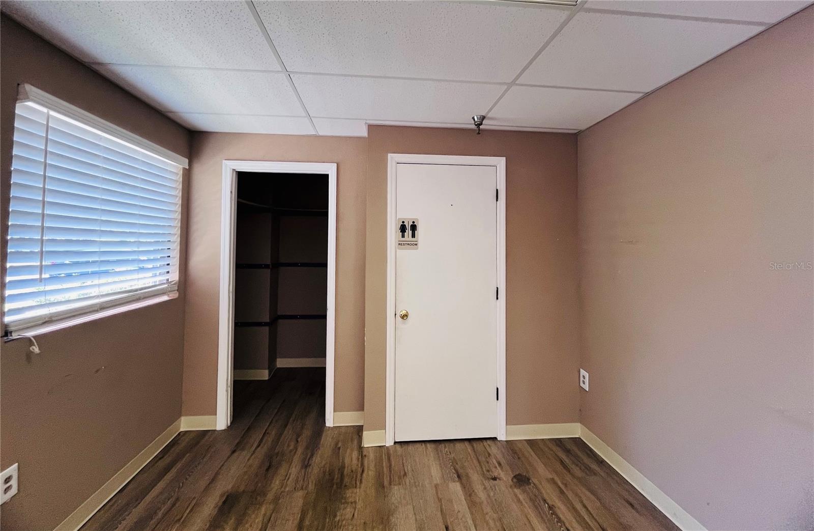 6935 Ridge Rd Property Photo 10