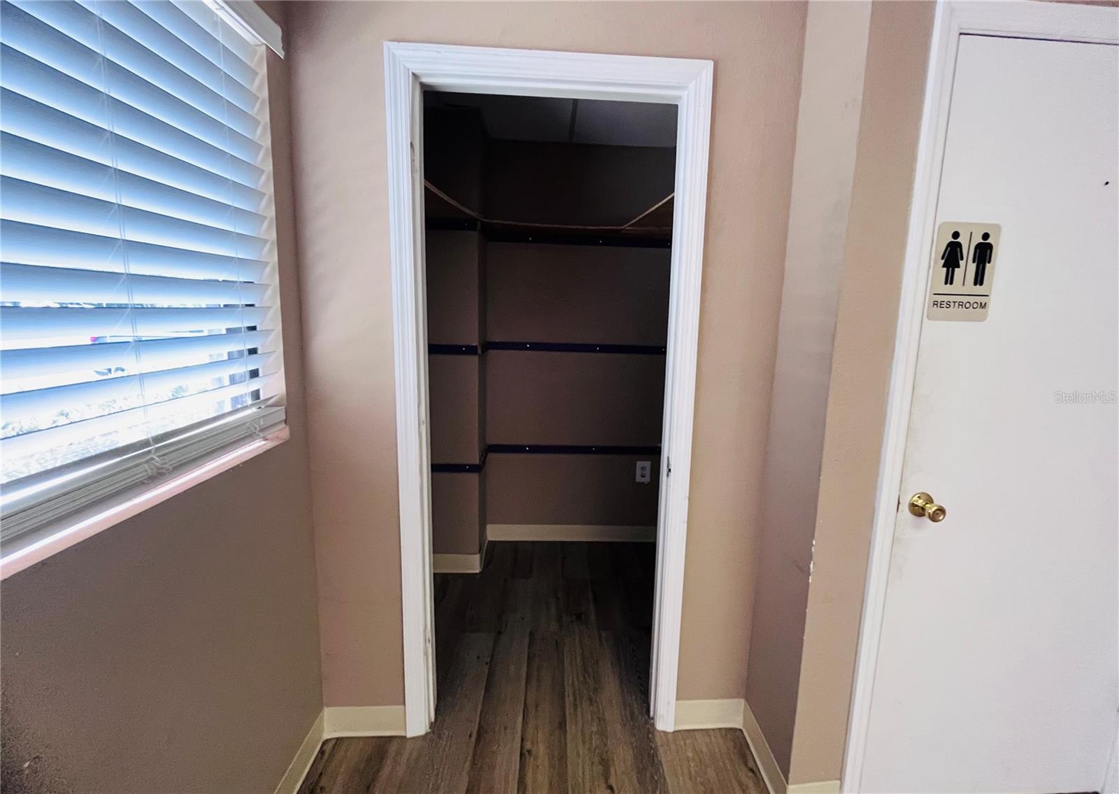 6935 Ridge Rd Property Photo 11