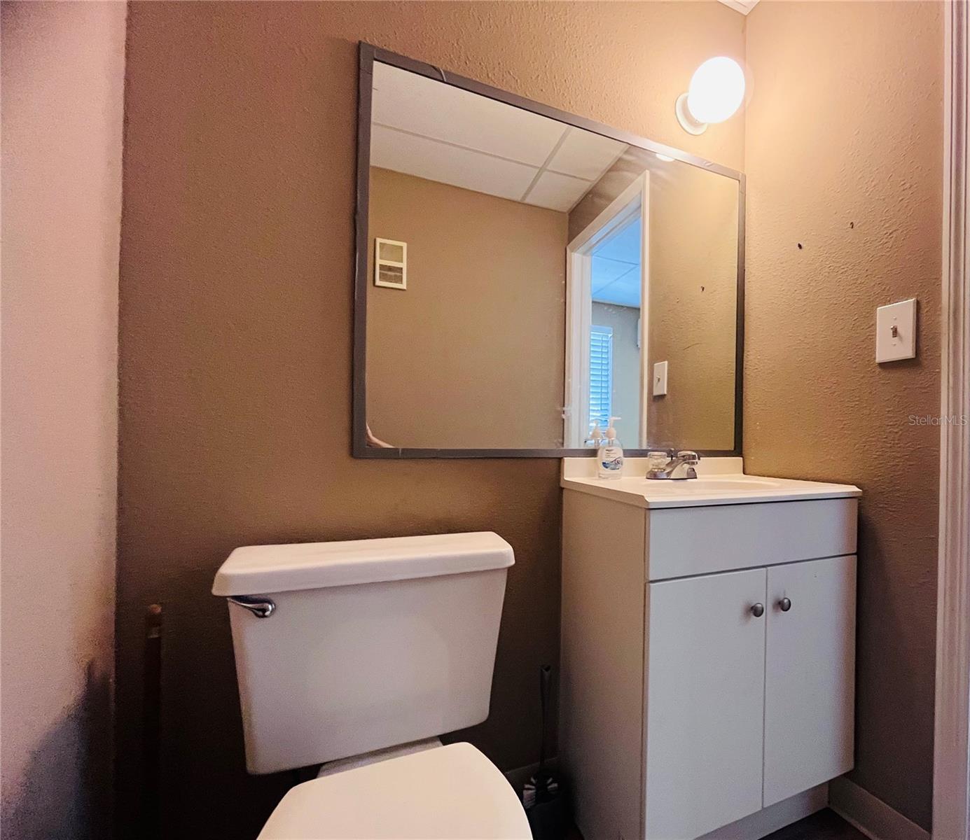 6935 Ridge Rd Property Photo 16