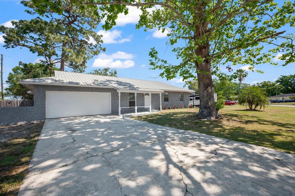 201 Lake Gene Dr Property Photo