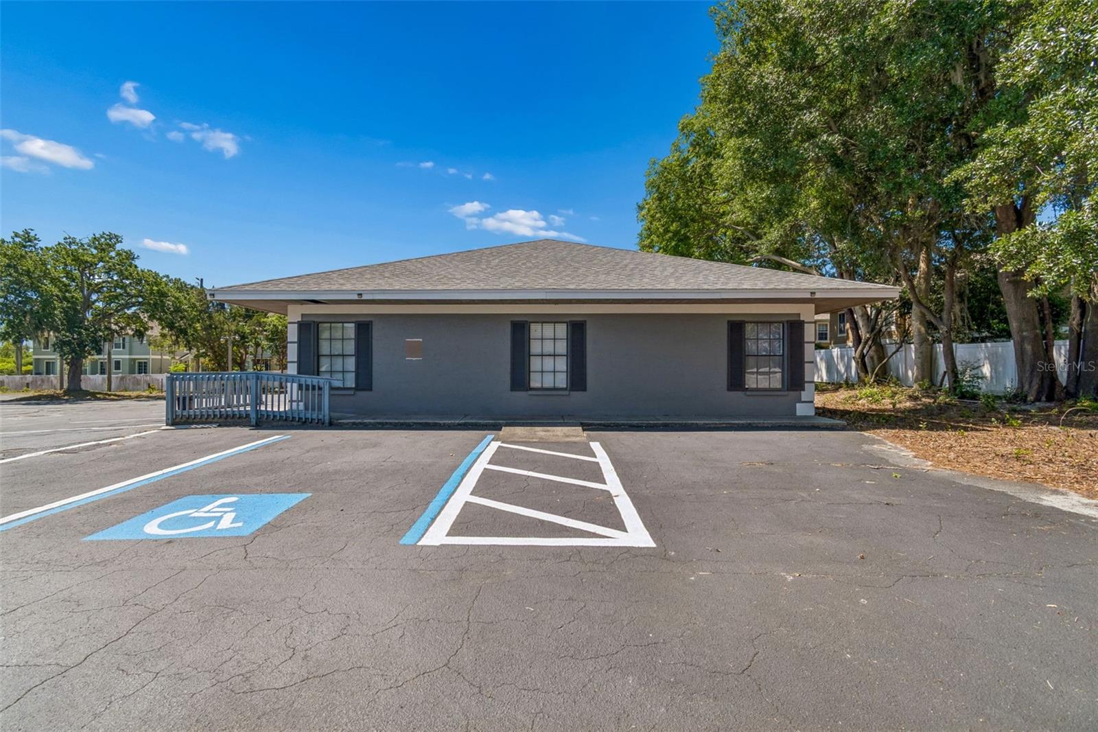 7511 Little Rd Property Photo 3