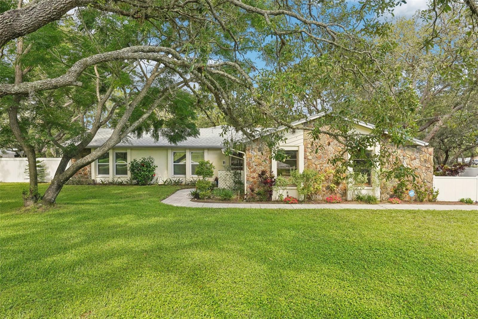 18633 Oak Way Dr Property Photo