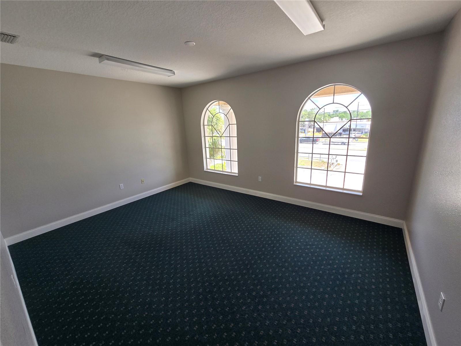 11031 Spring Hill Dr Property Photo 6