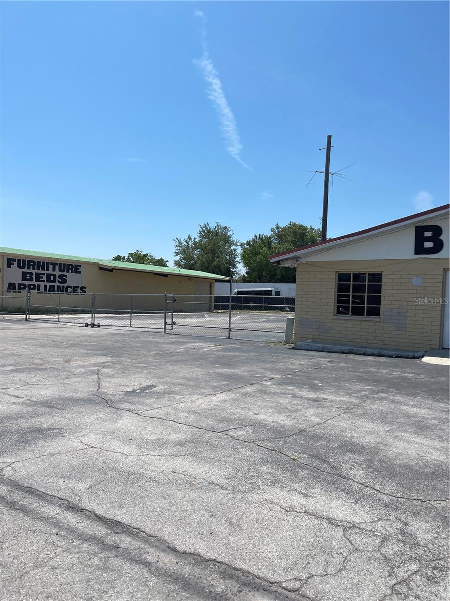 2019 E Main St Property Photo 6