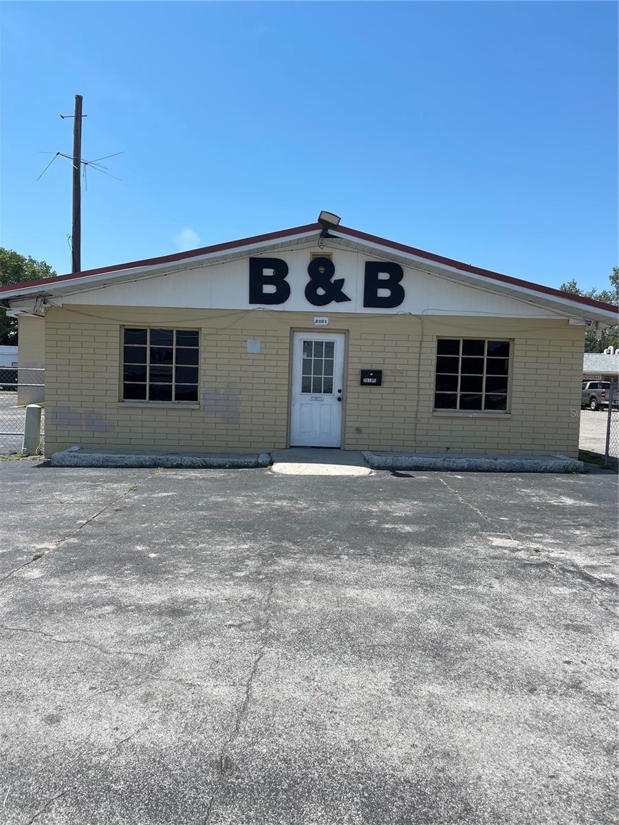 2019 E Main St Property Photo 7