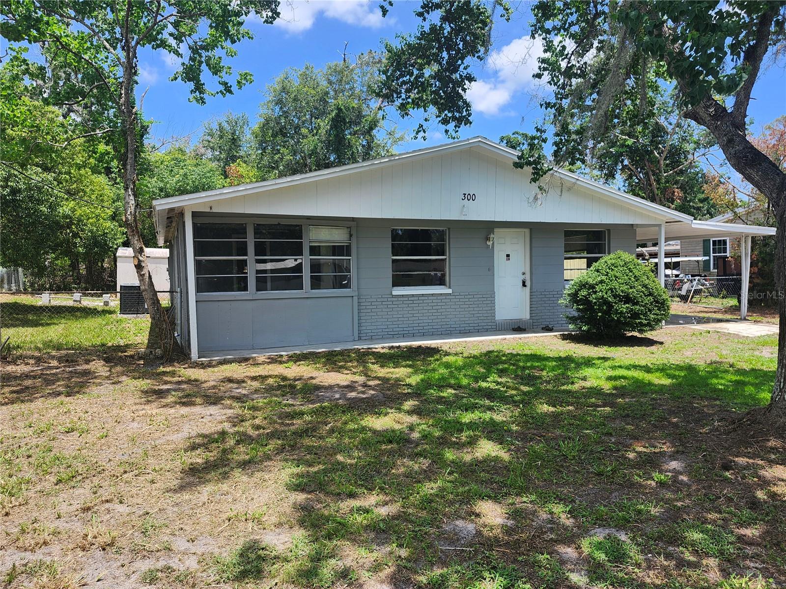 300 MIDWOOD DR Property Photo 1
