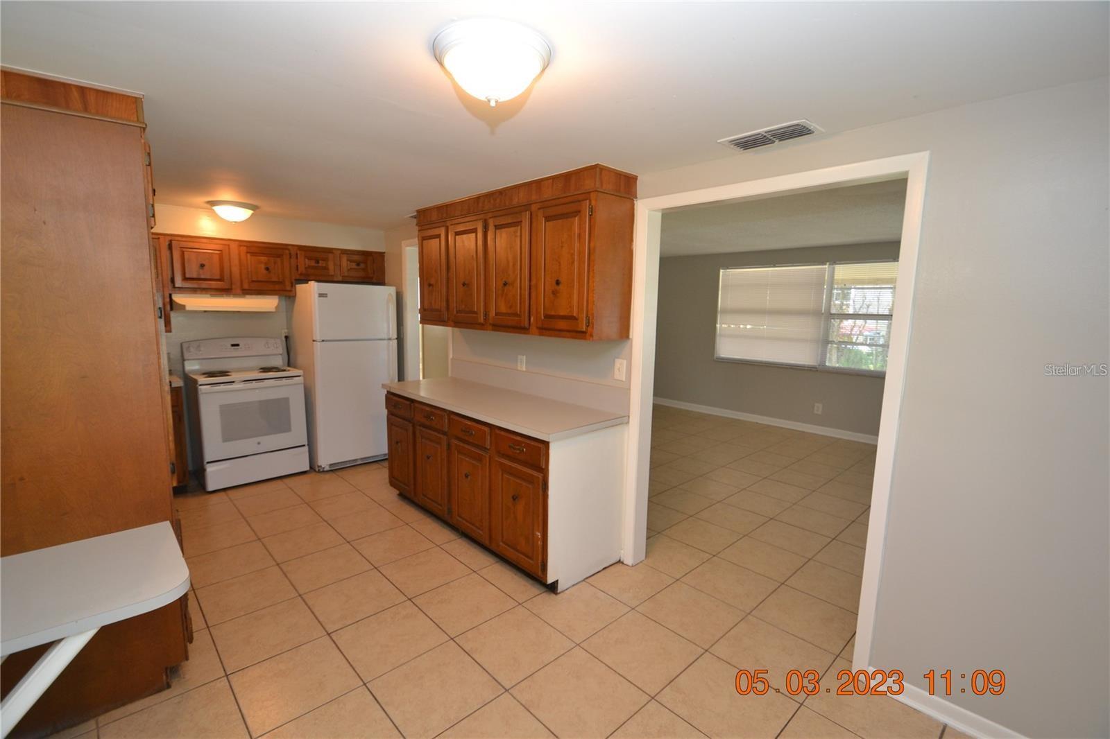 300 Midwood Dr Property Photo 2