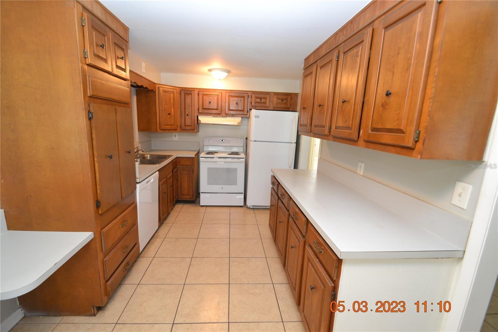 300 Midwood Dr Property Photo 3