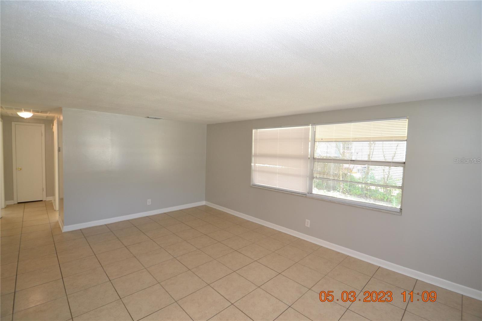 300 Midwood Dr Property Photo 4