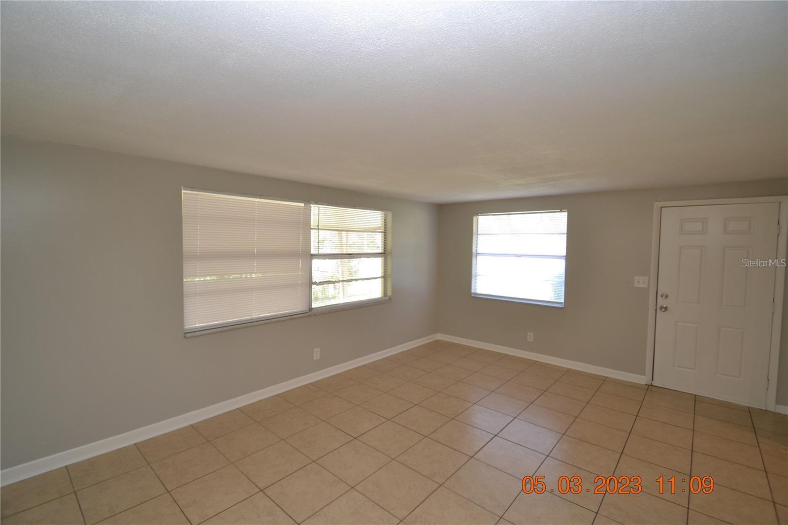 300 Midwood Dr Property Photo 5