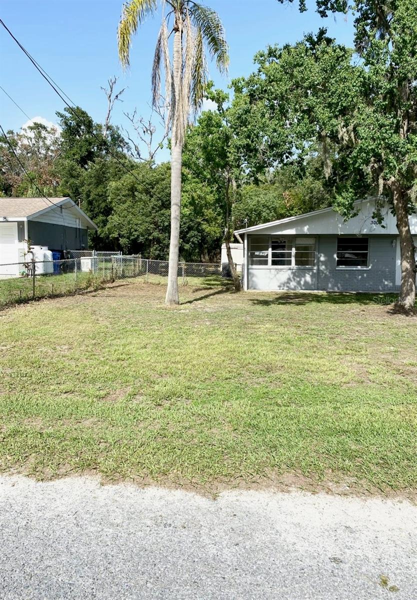 300 Midwood Dr Property Photo 35