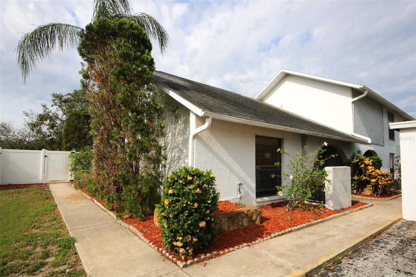 6806 Beach Blvd Property Photo 1
