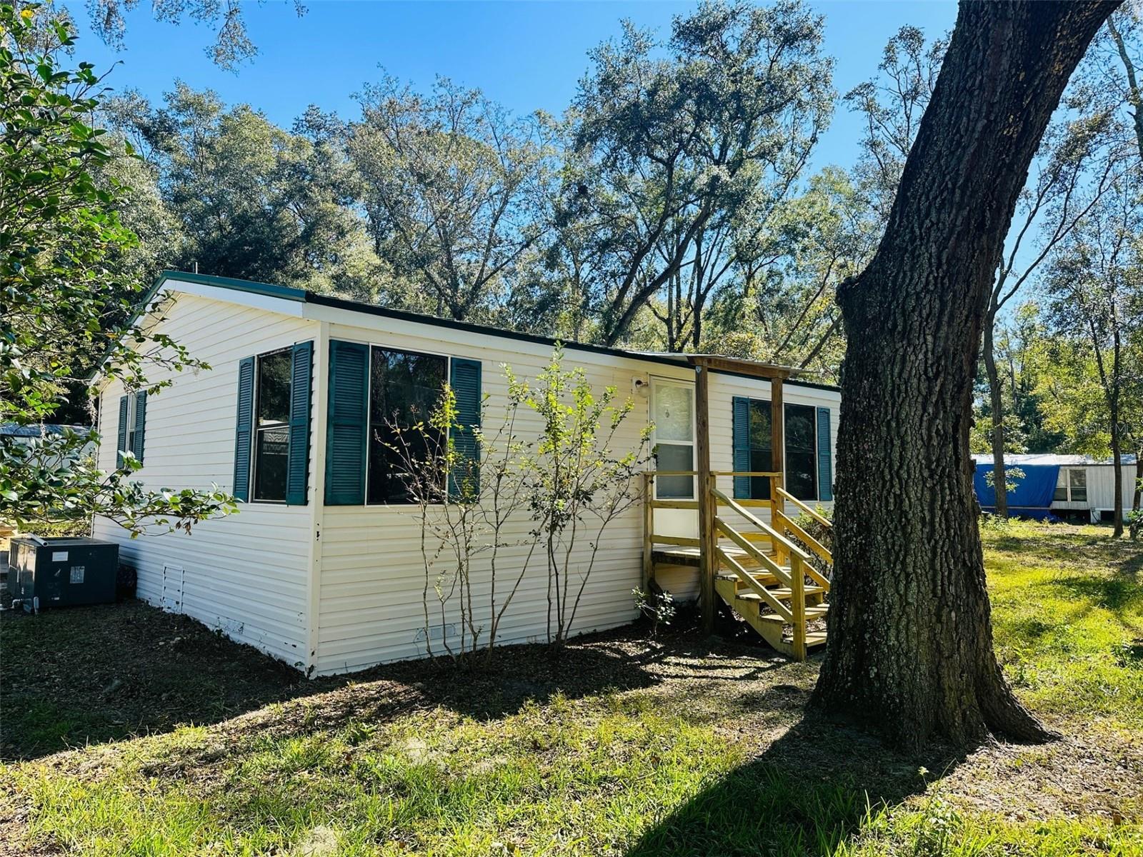 110 Sw Camel Gln Property Photo 1