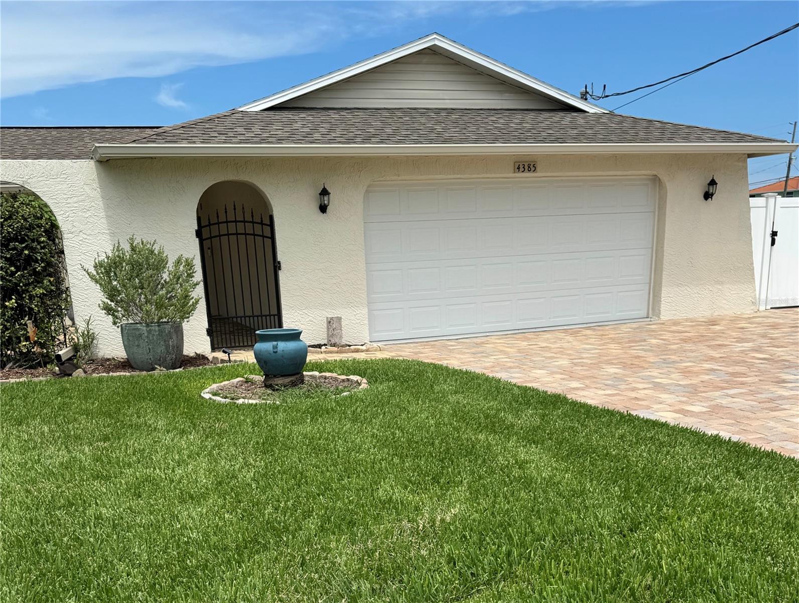 4385 7th Isle Dr Property Photo 1