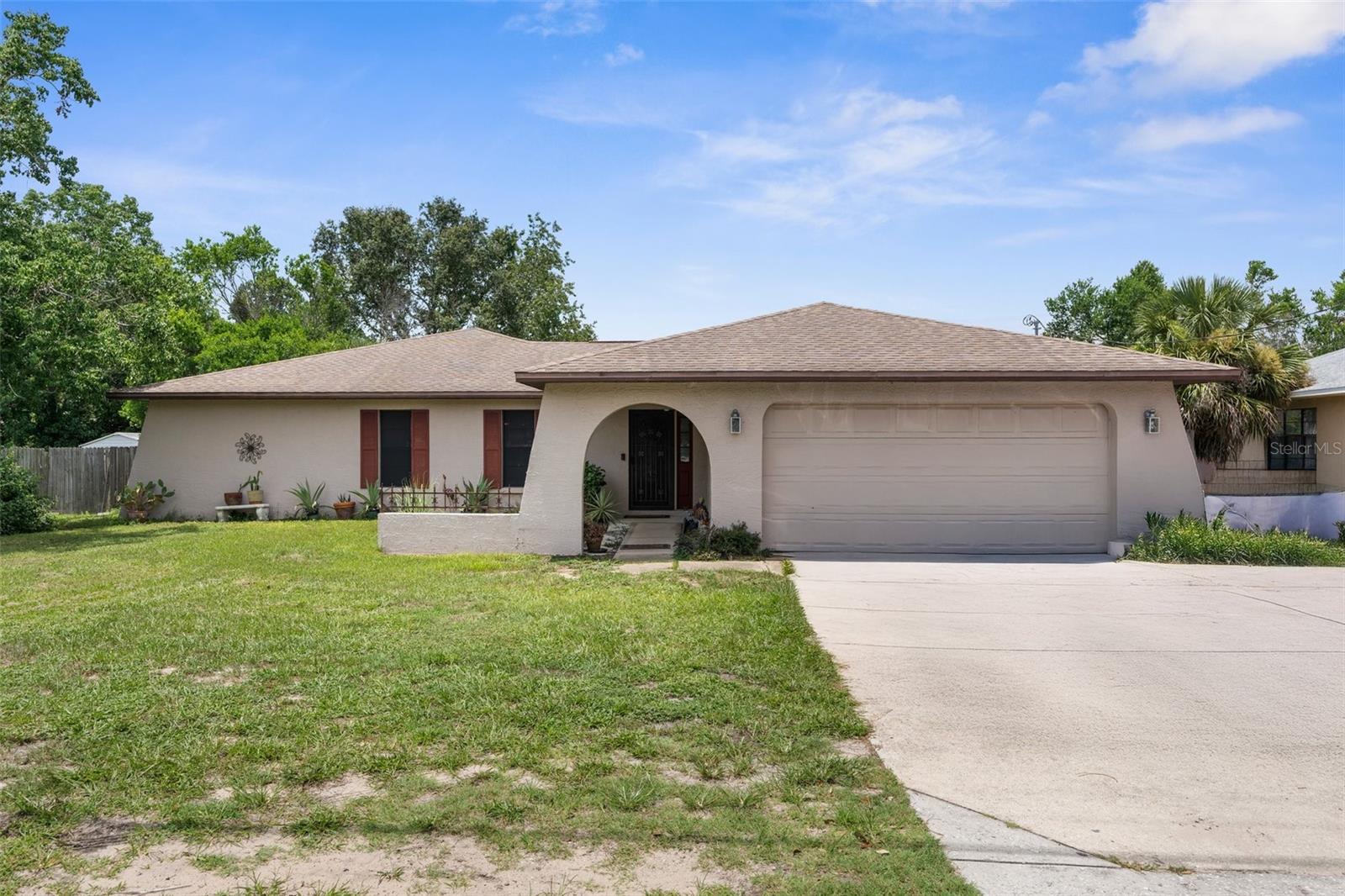 10163 Spring Hill Dr Property Photo 1
