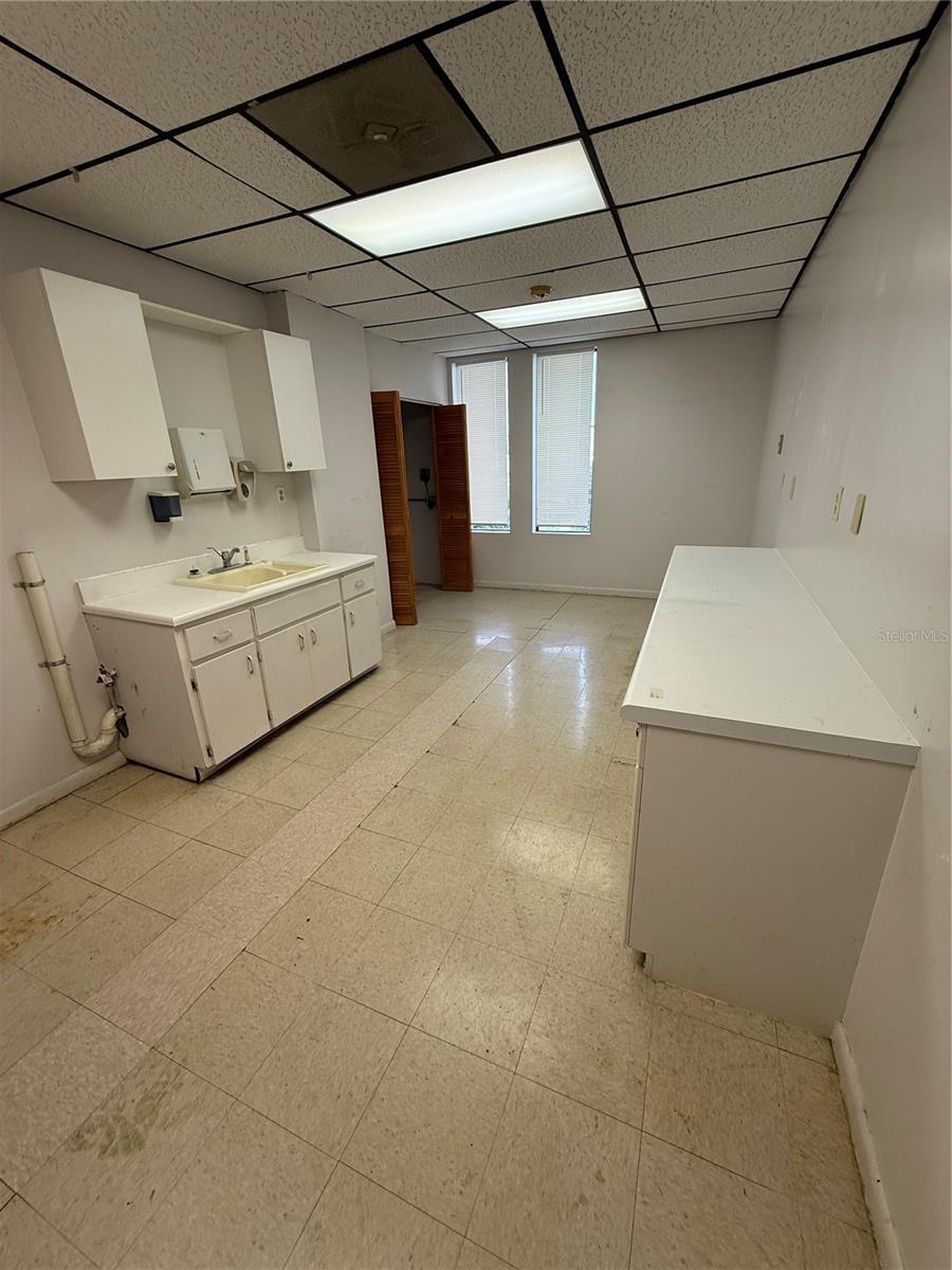 6736 Commerce Ave Property Photo 24