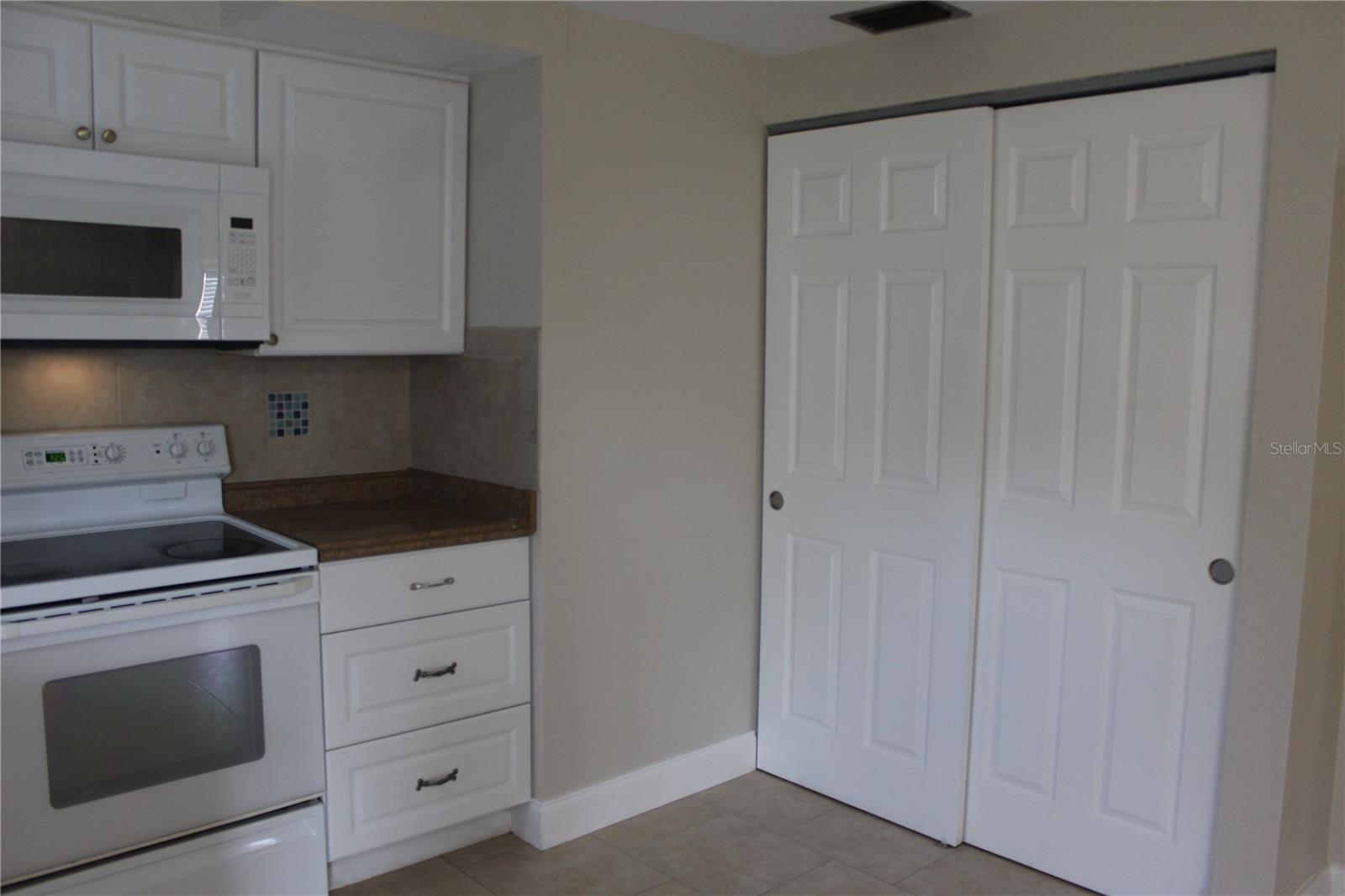 4424 Terry Loop Property Photo 10