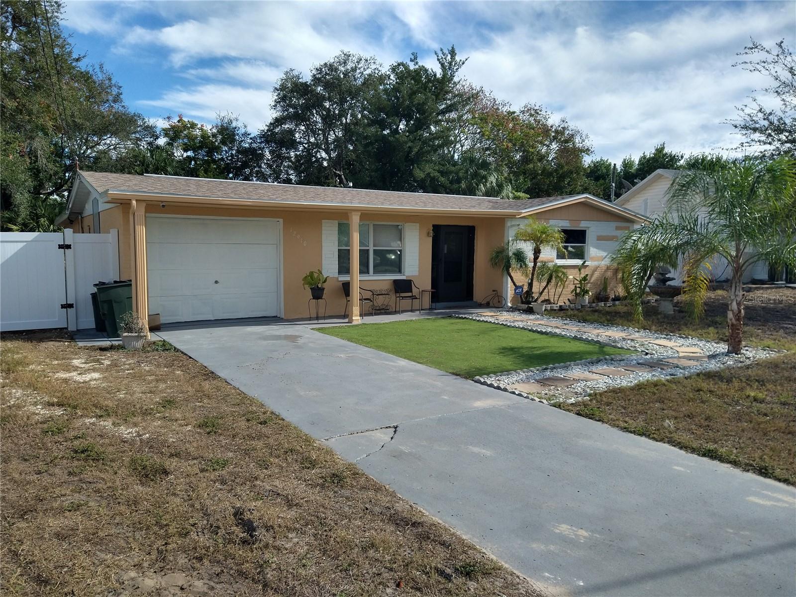 12910 College Hill Dr Property Photo 2