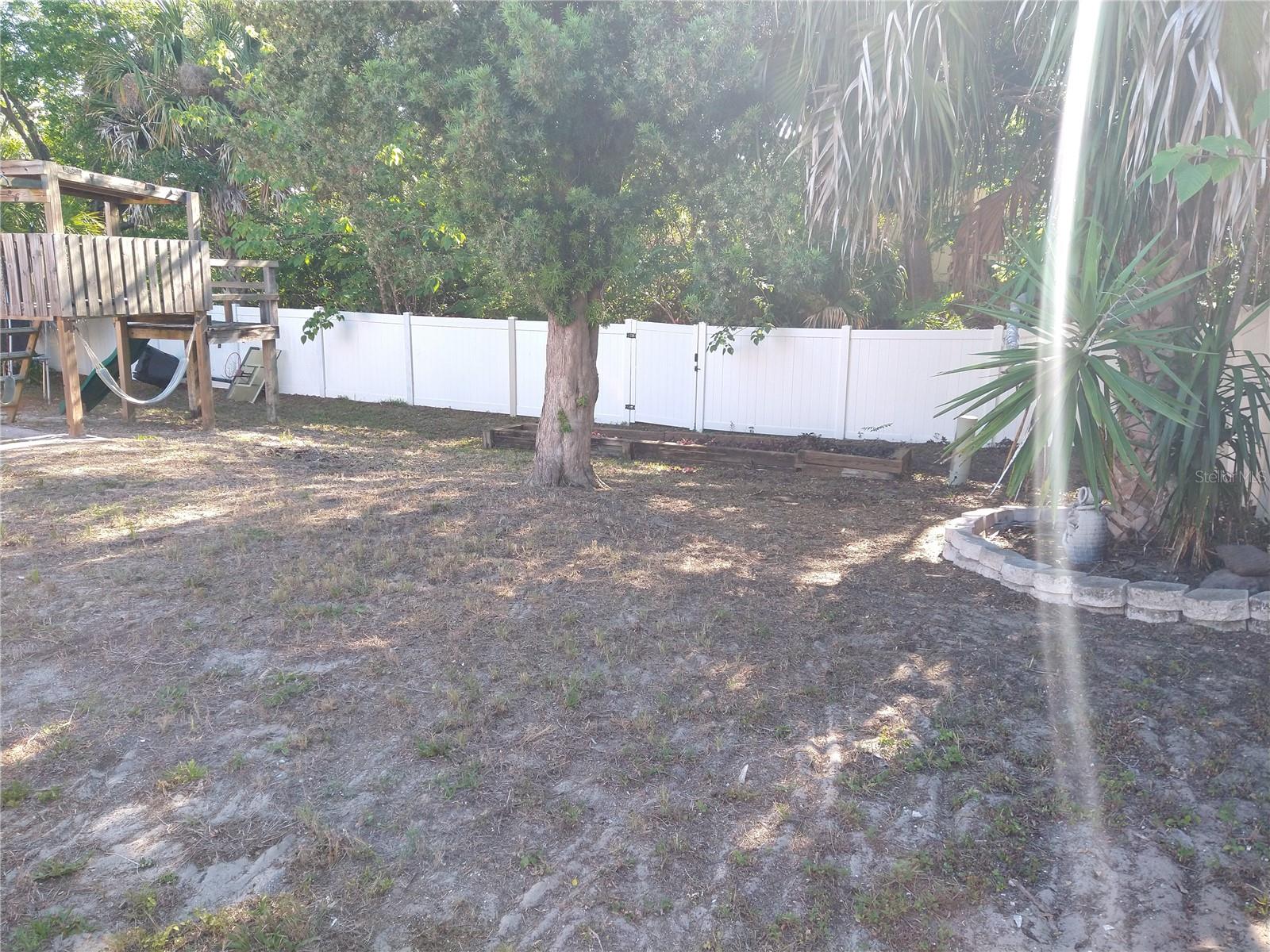 12910 College Hill Dr Property Photo 33