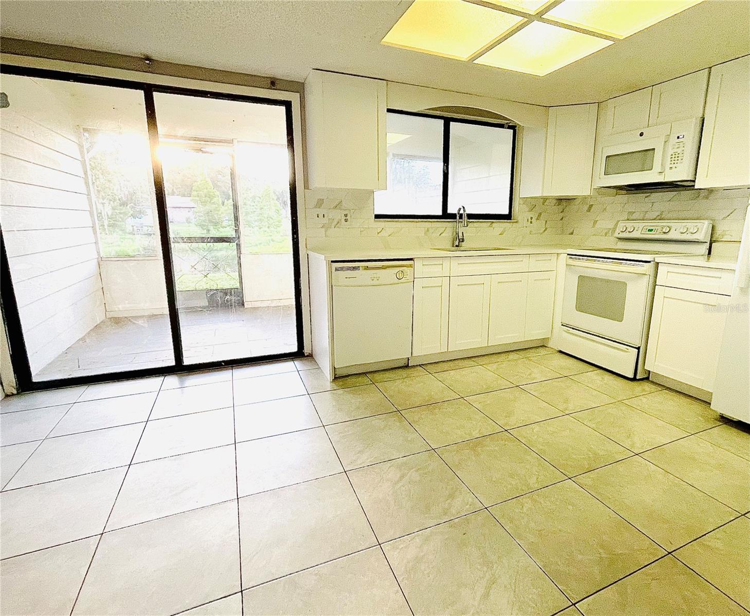 1420 Ridge Lake Ct Property Photo 2