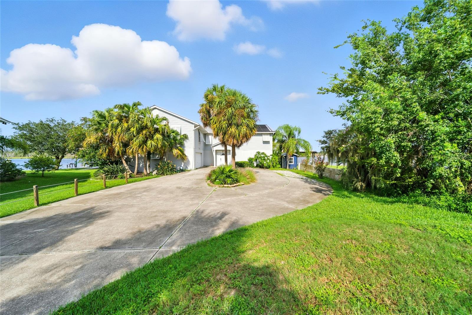 2435 N Watersedge Dr Property Photo 5