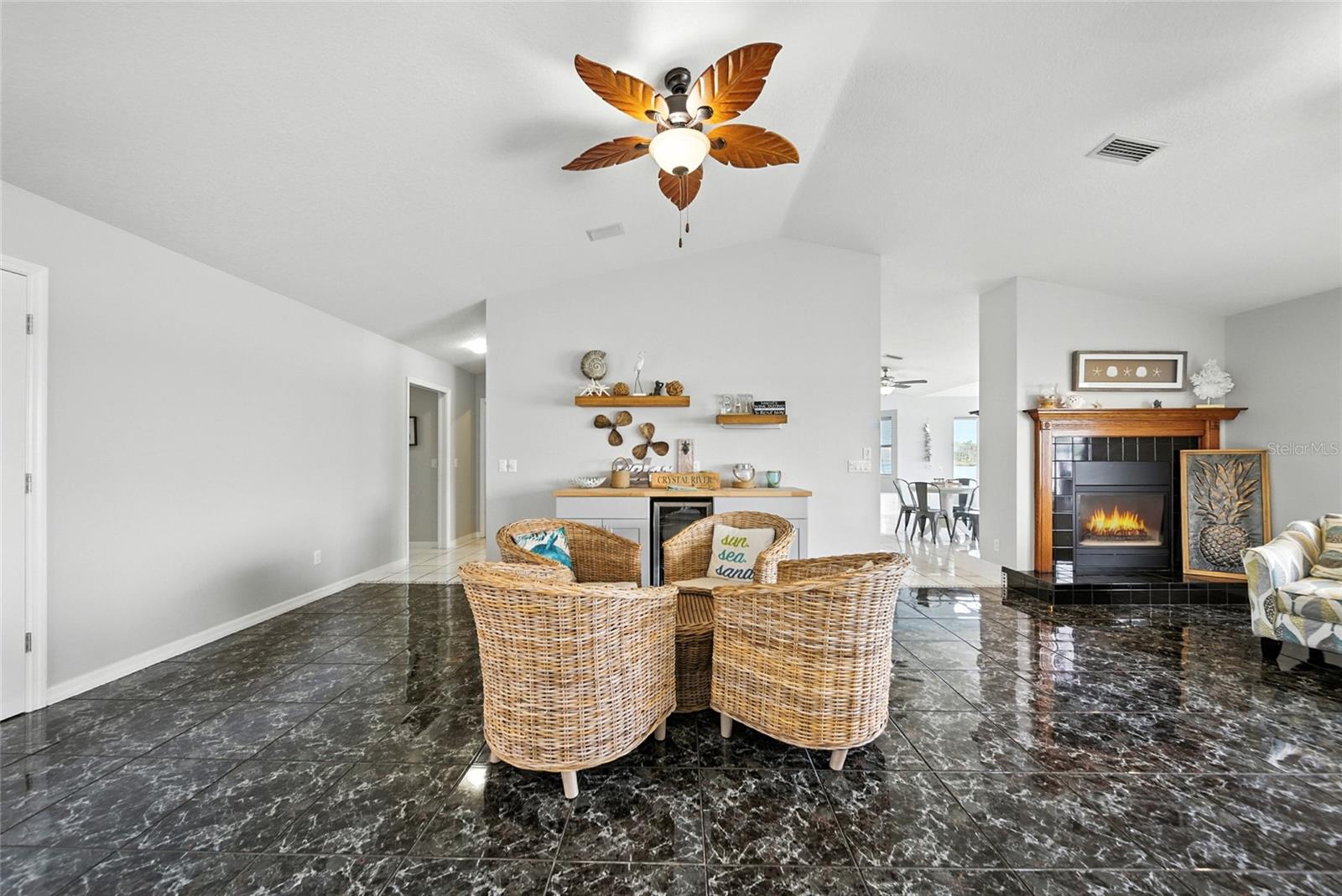 2435 N Watersedge Dr Property Photo 8