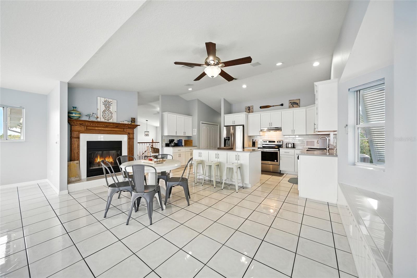 2435 N Watersedge Dr Property Photo 19