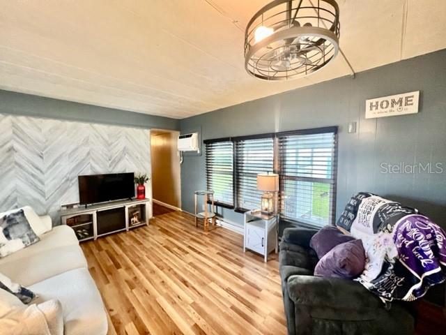 10819 London Dr Property Photo 22