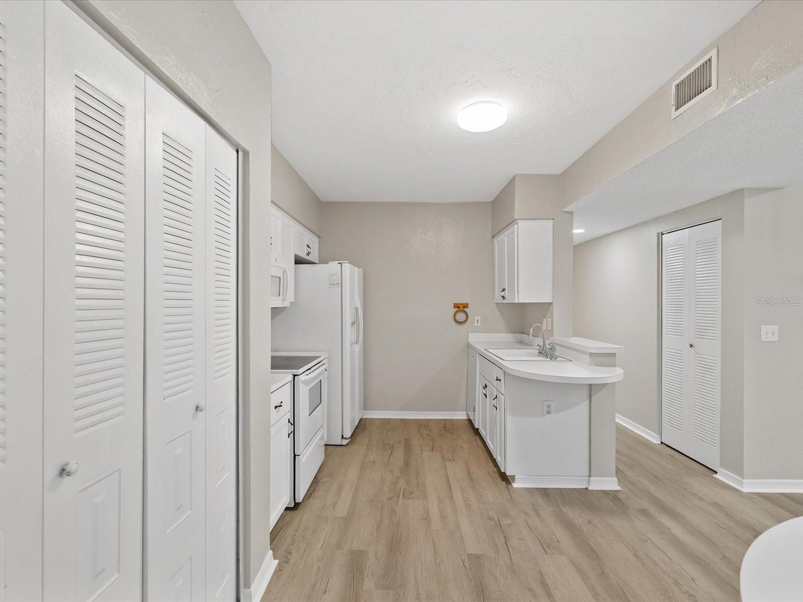 3358 Mermoor Dr #102 Property Photo 8