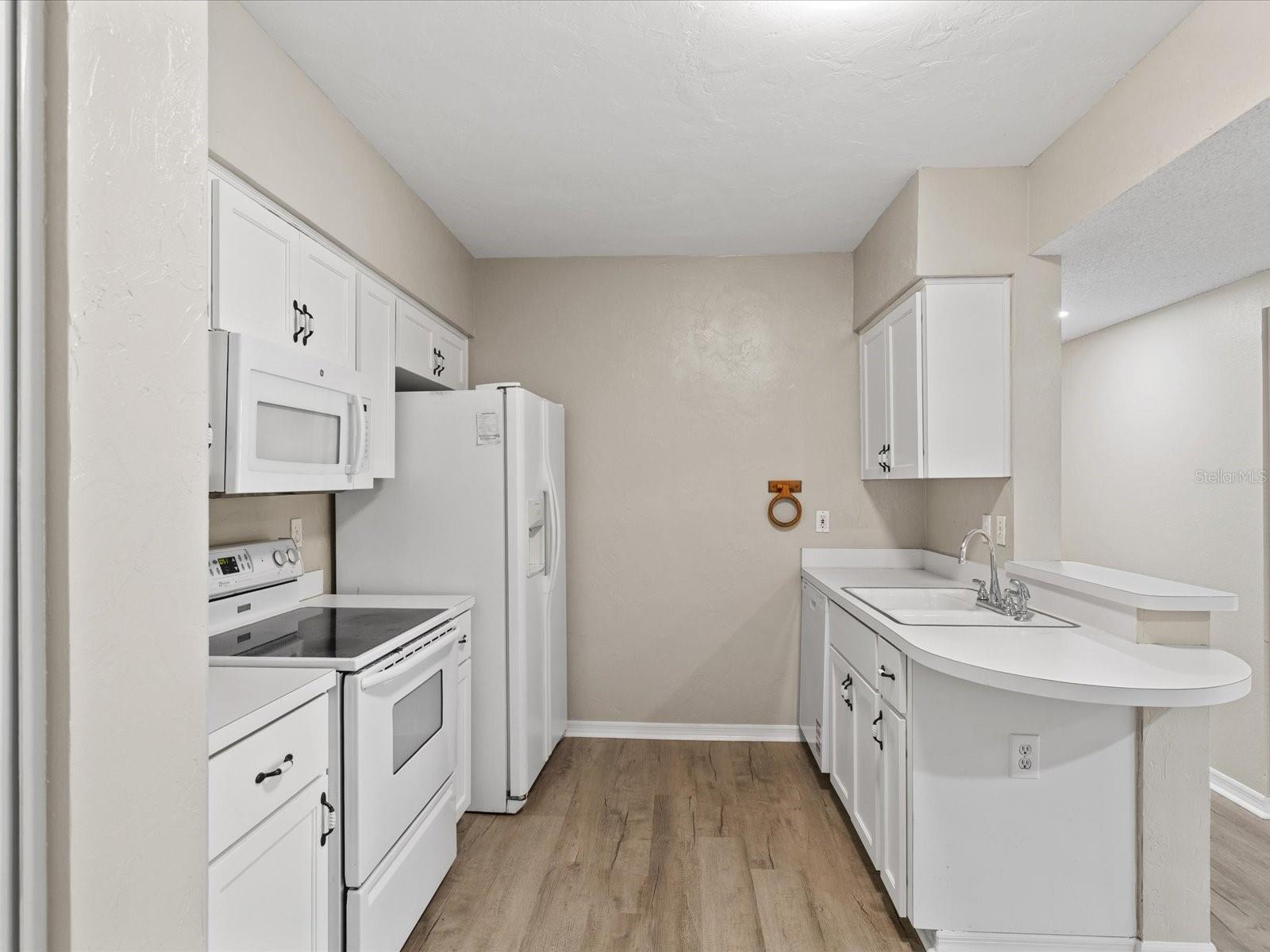 3358 Mermoor Dr #102 Property Photo 9