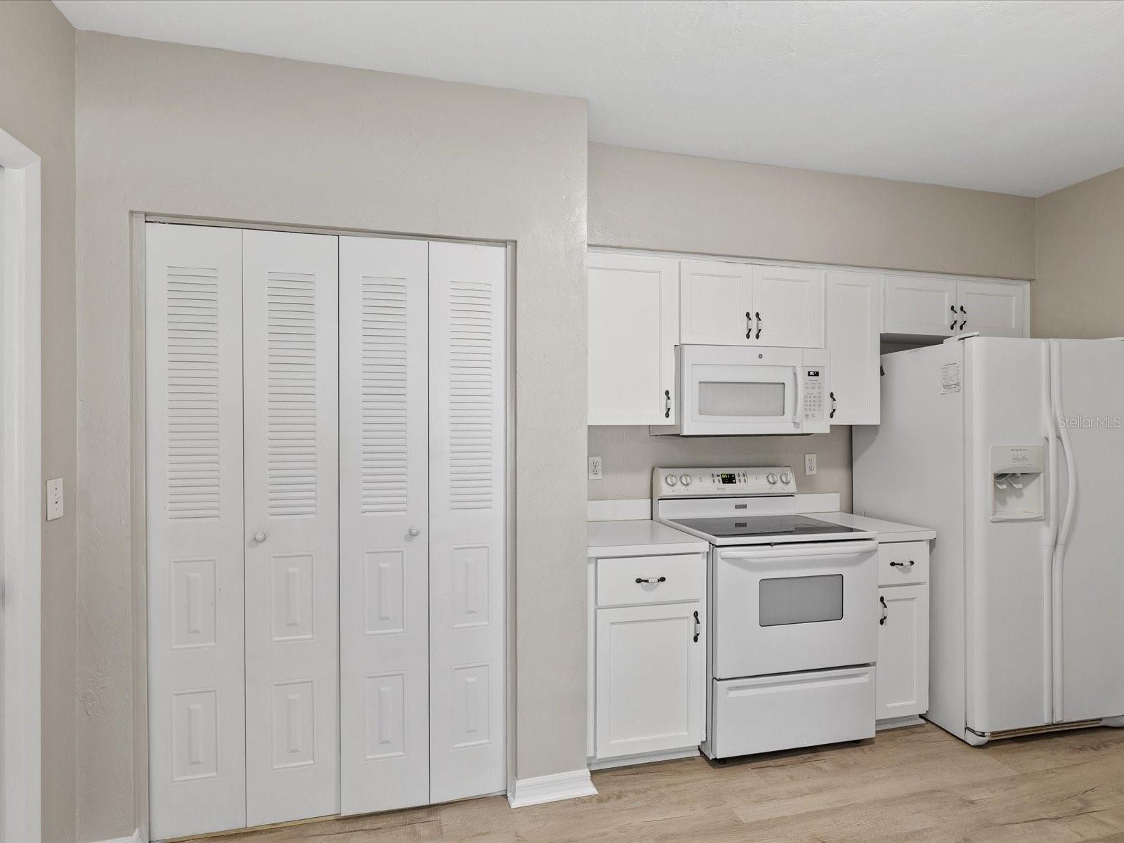 3358 Mermoor Dr #102 Property Photo 11
