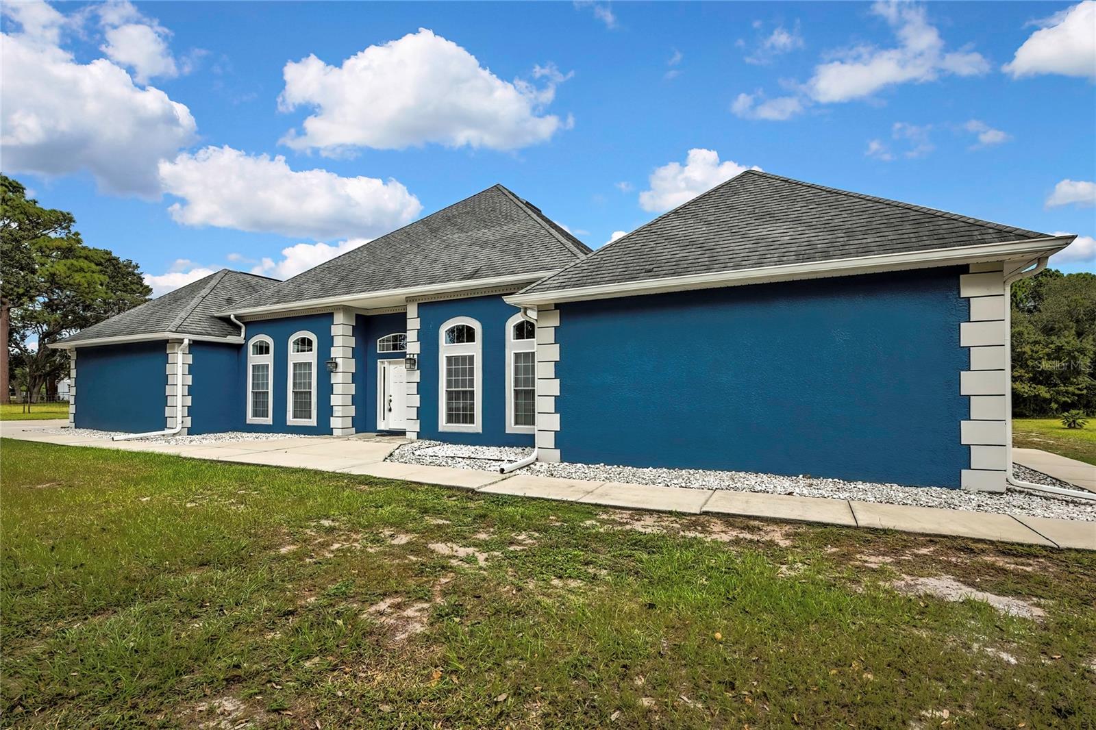 16603 Diplomat Dr Property Photo 3