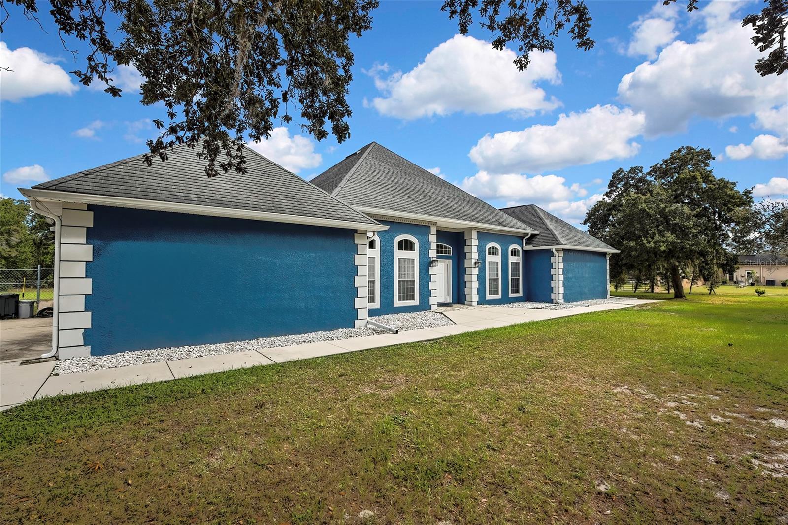 16603 Diplomat Dr Property Photo 4