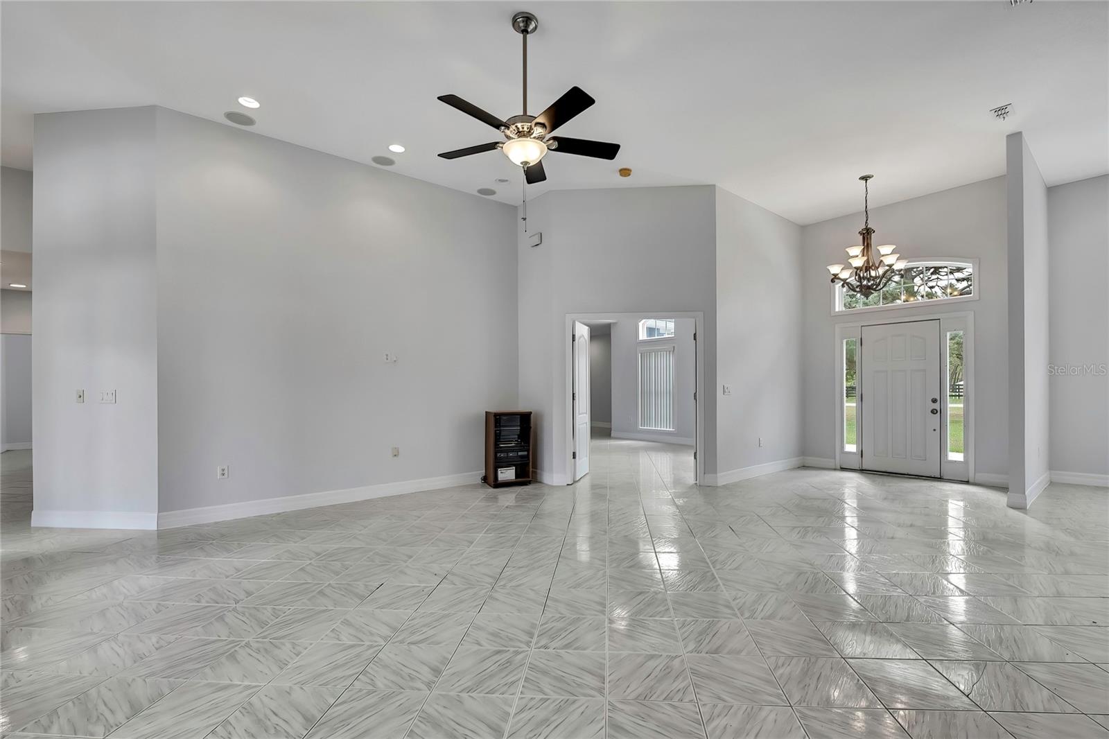 16603 Diplomat Dr Property Photo 11