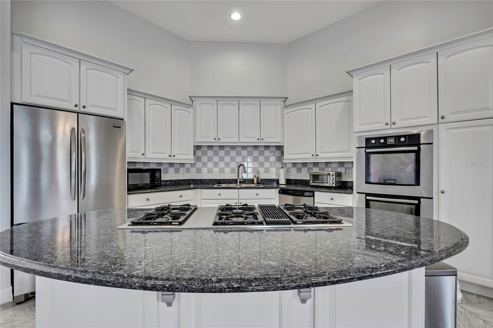 16603 Diplomat Dr Property Photo 15