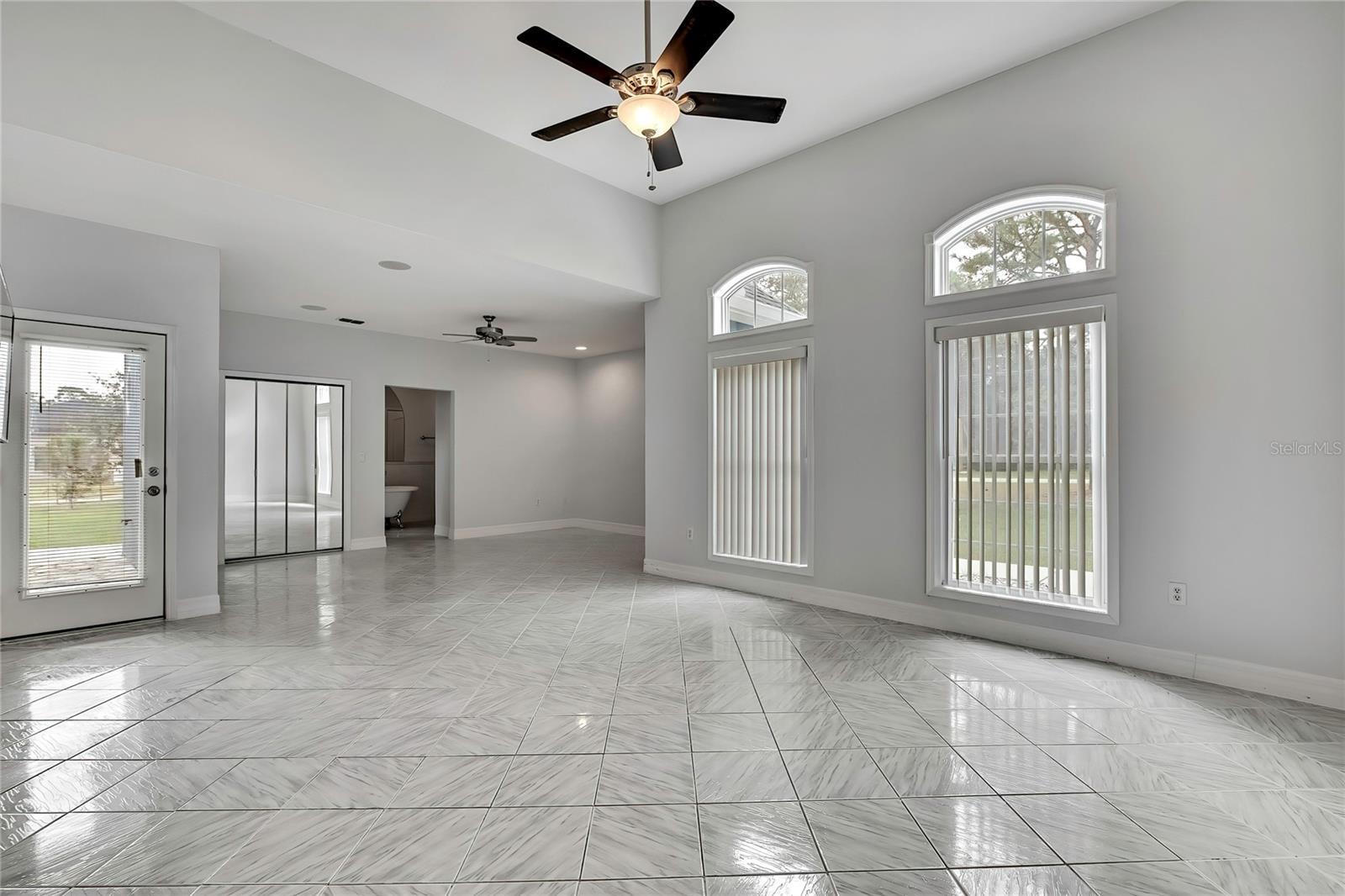 16603 Diplomat Dr Property Photo 25