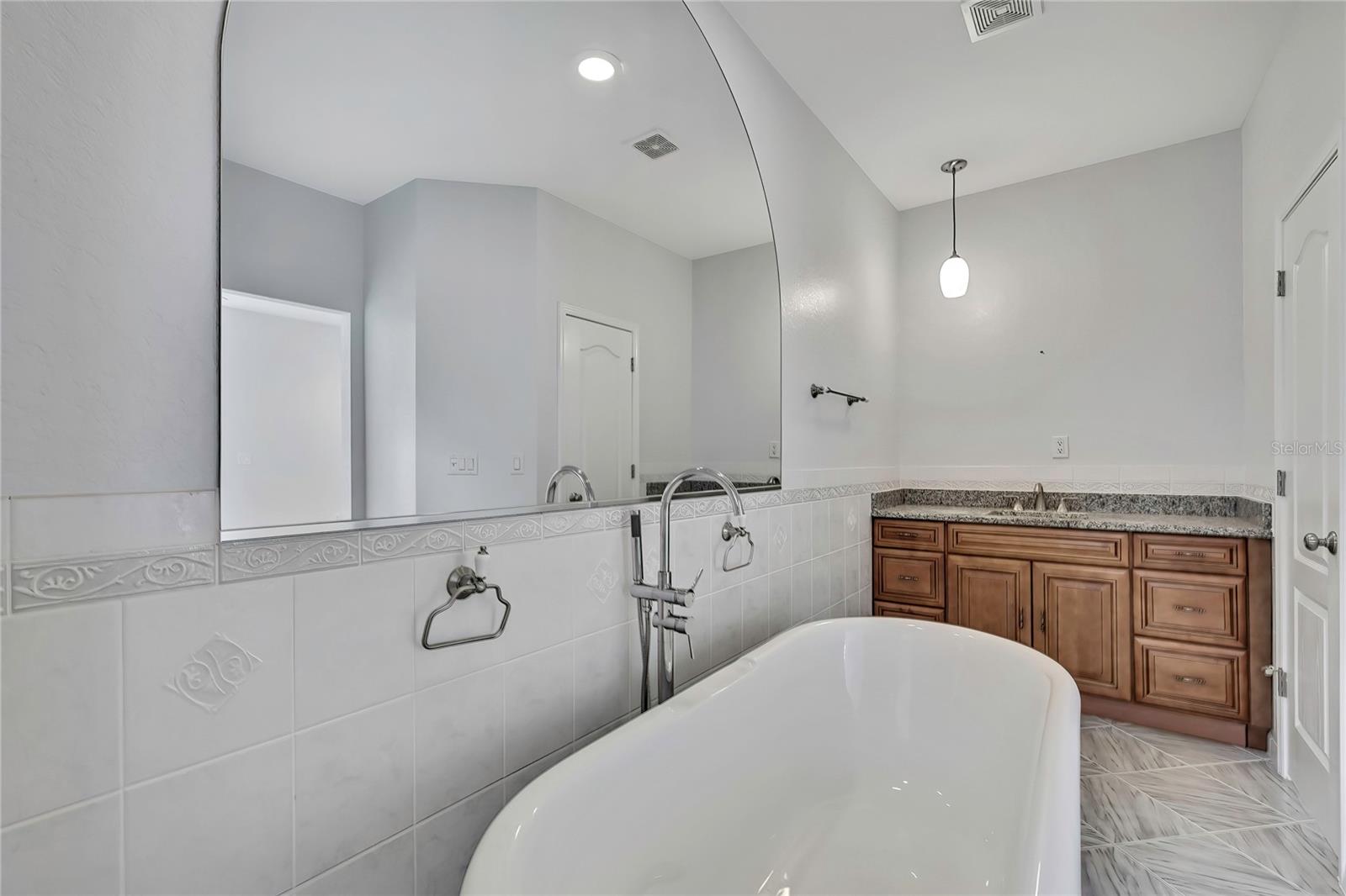 16603 Diplomat Dr Property Photo 28