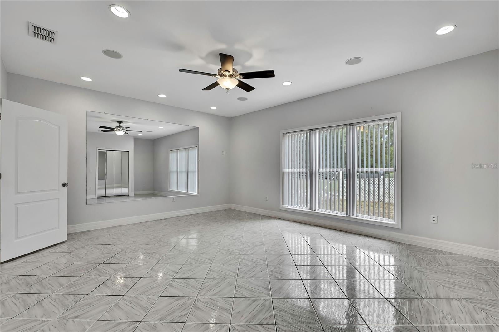 16603 Diplomat Dr Property Photo 30