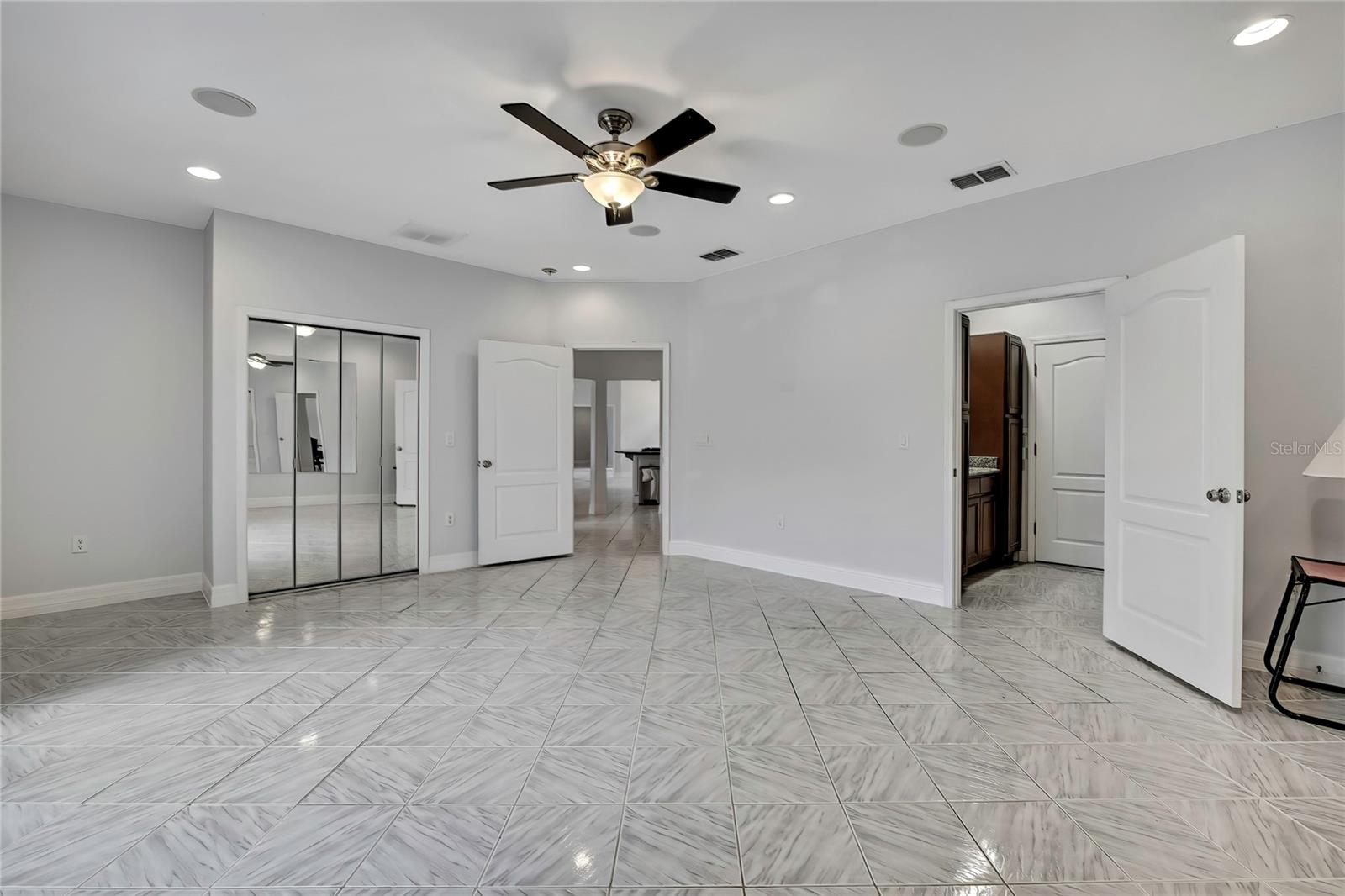 16603 Diplomat Dr Property Photo 32