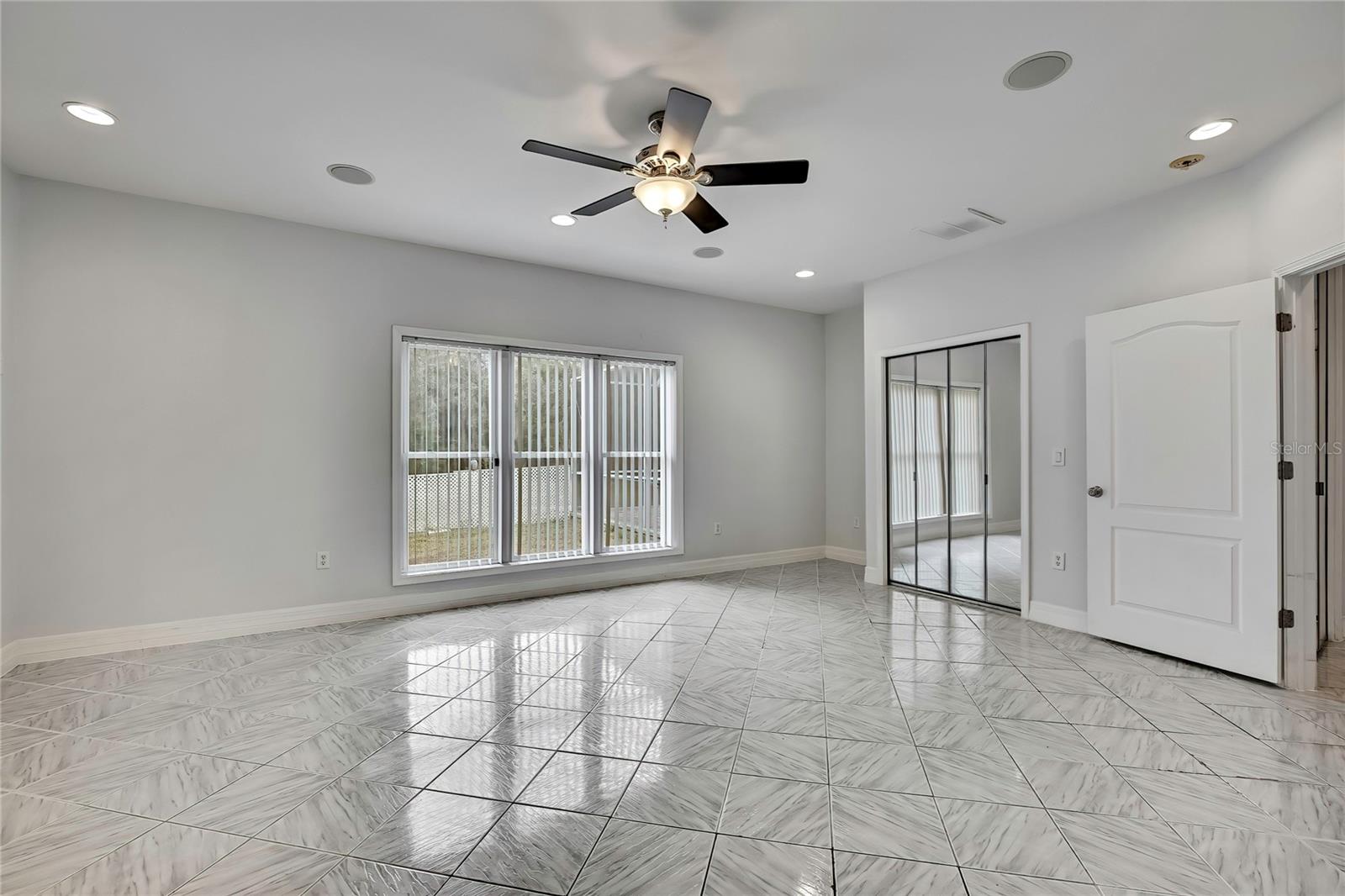 16603 Diplomat Dr Property Photo 33