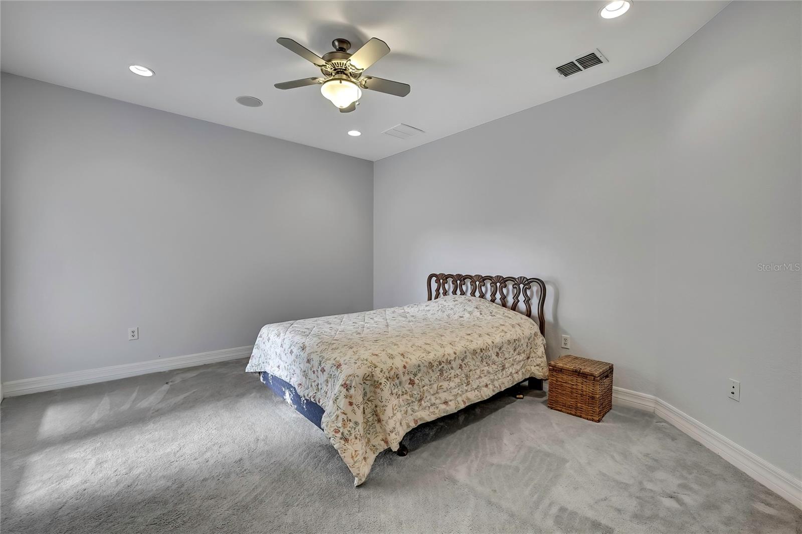 16603 Diplomat Dr Property Photo 37