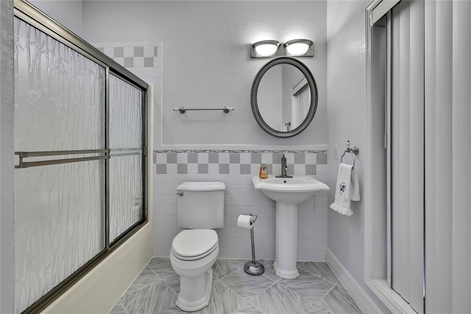 16603 Diplomat Dr Property Photo 39