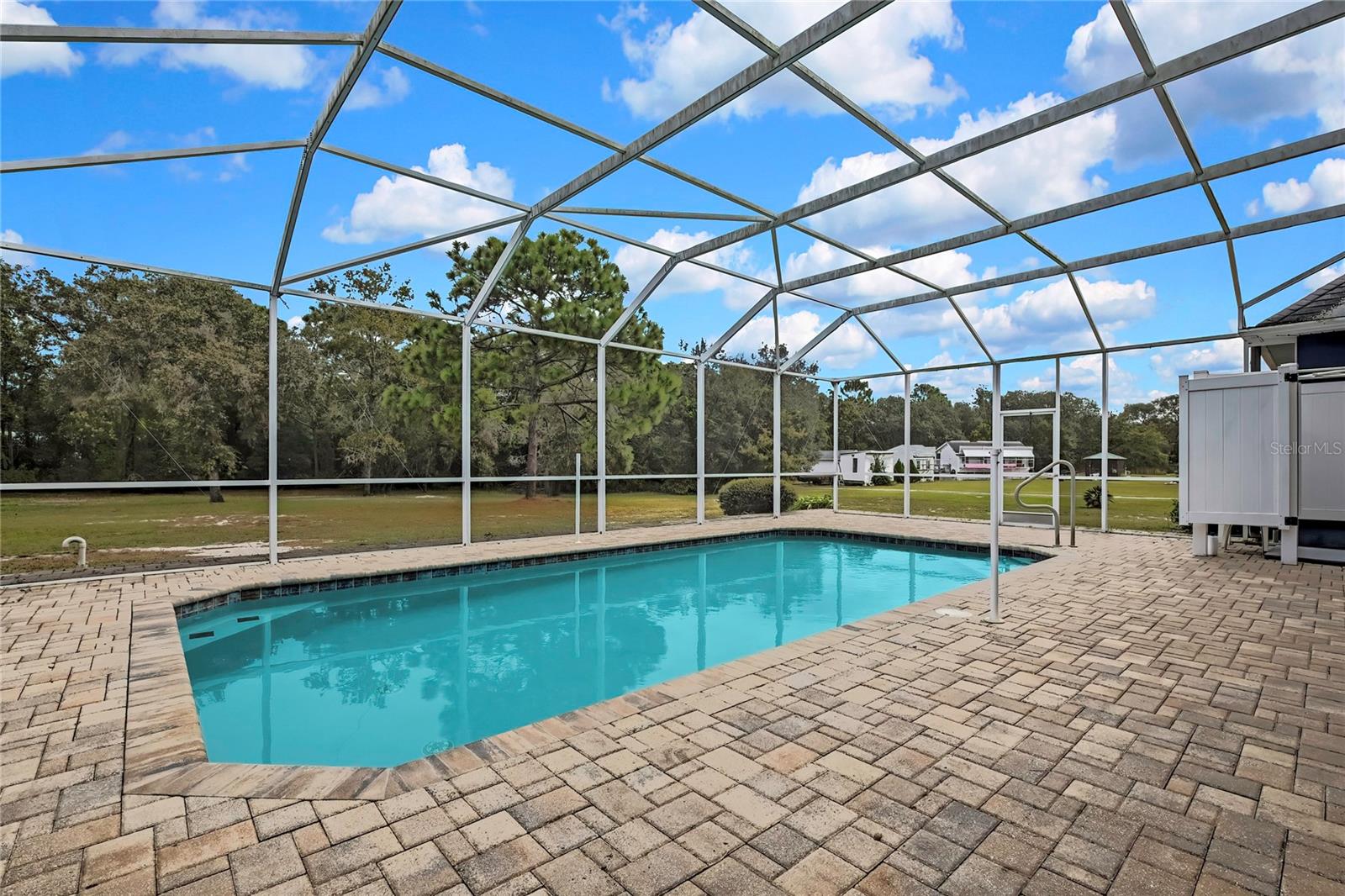 16603 Diplomat Dr Property Photo 47
