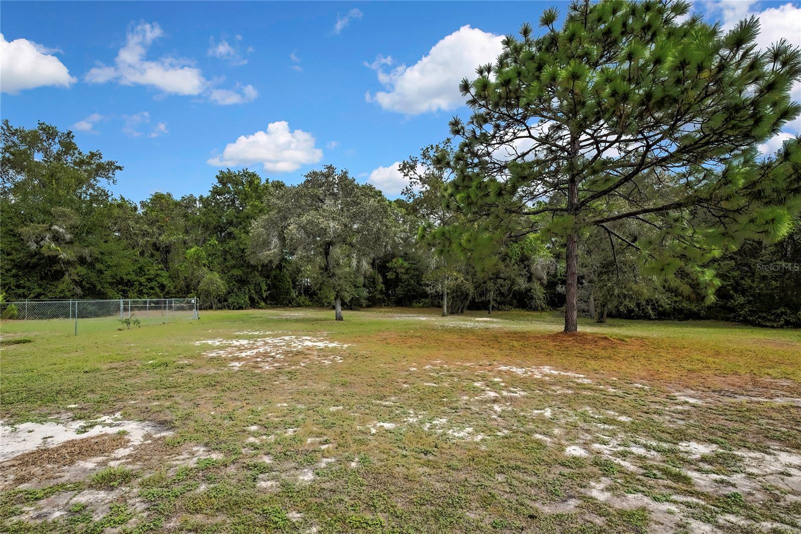 16603 Diplomat Dr Property Photo 54
