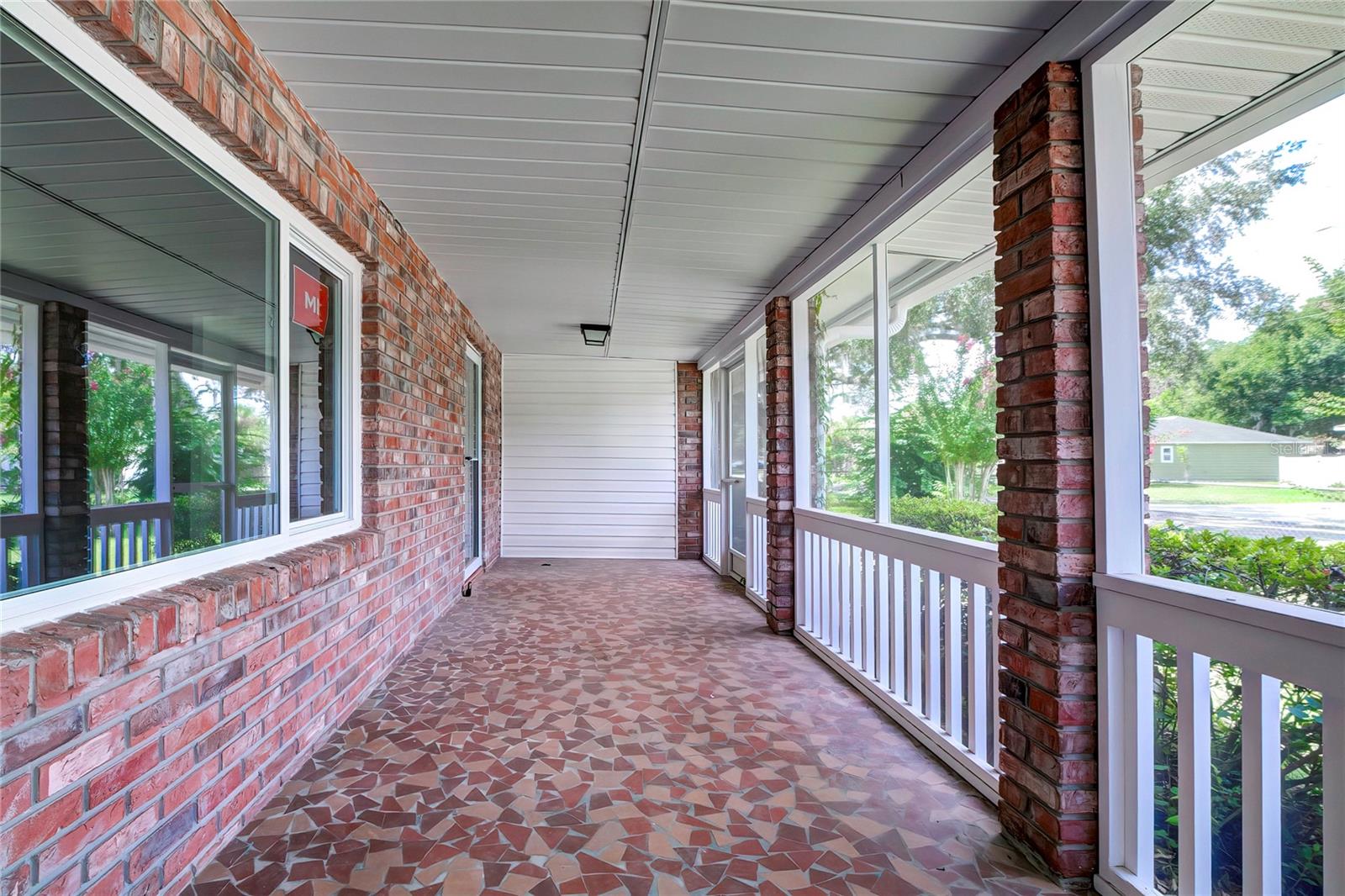 614 Powell St Property Photo 6