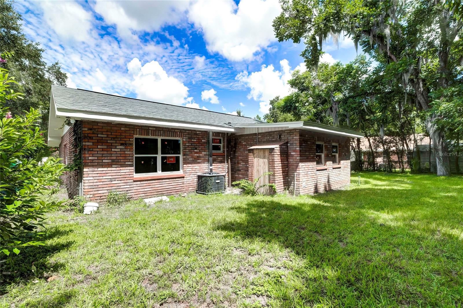 614 Powell St Property Photo 7