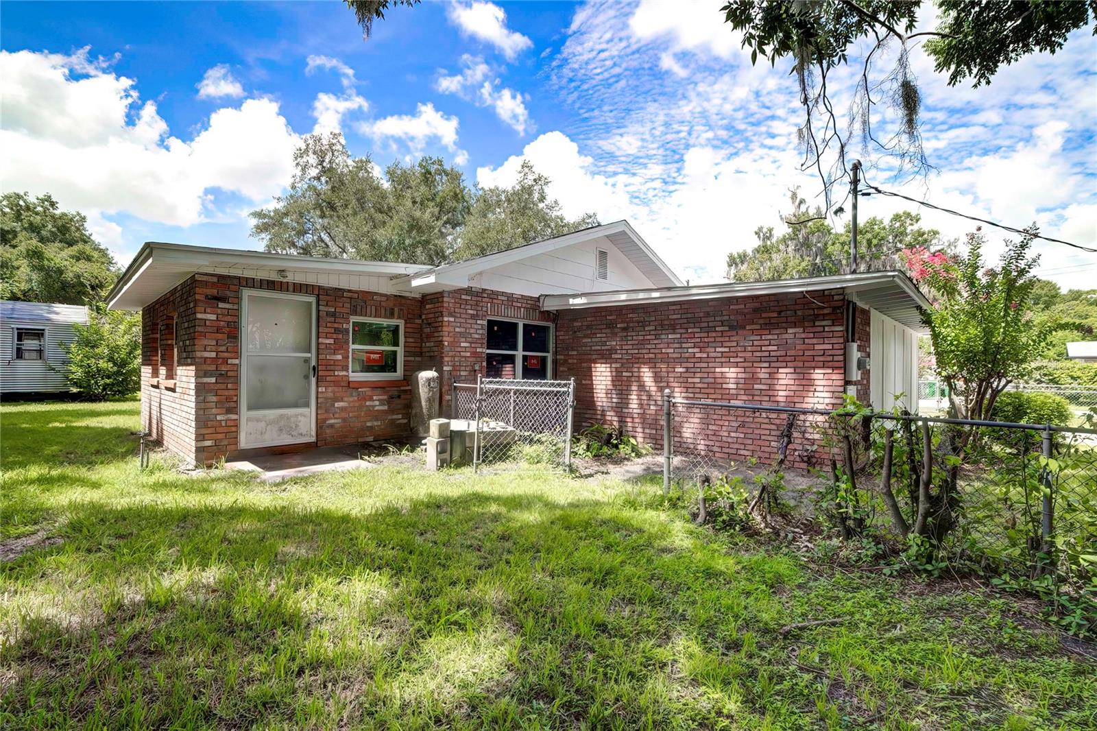 614 Powell St Property Photo 8