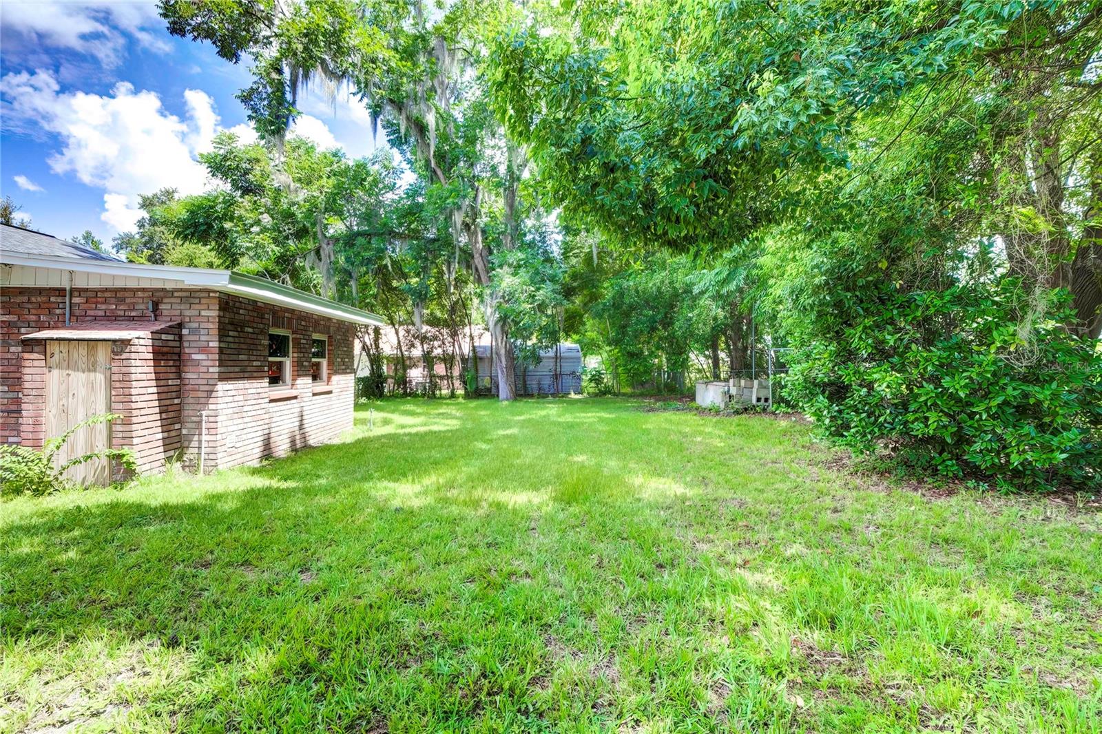 614 Powell St Property Photo 10